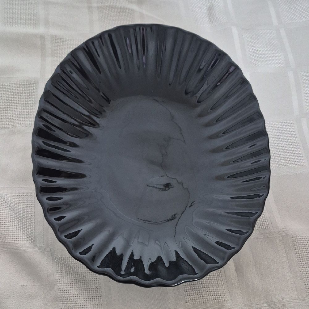 Elegant Black Serveware Bowl - Picture 10 of 16